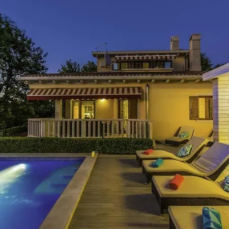 Villa Luxury Pool Rosa Magica - Happy