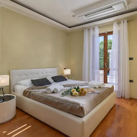 Luxury Pool Rosa Magica - Happy Villa