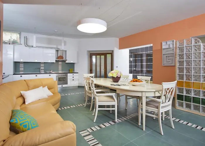 Willa Rosa Labin (Istria)